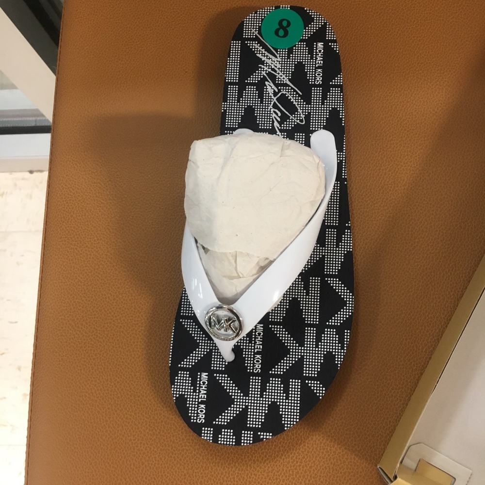 Michael Kors flip flop black and white